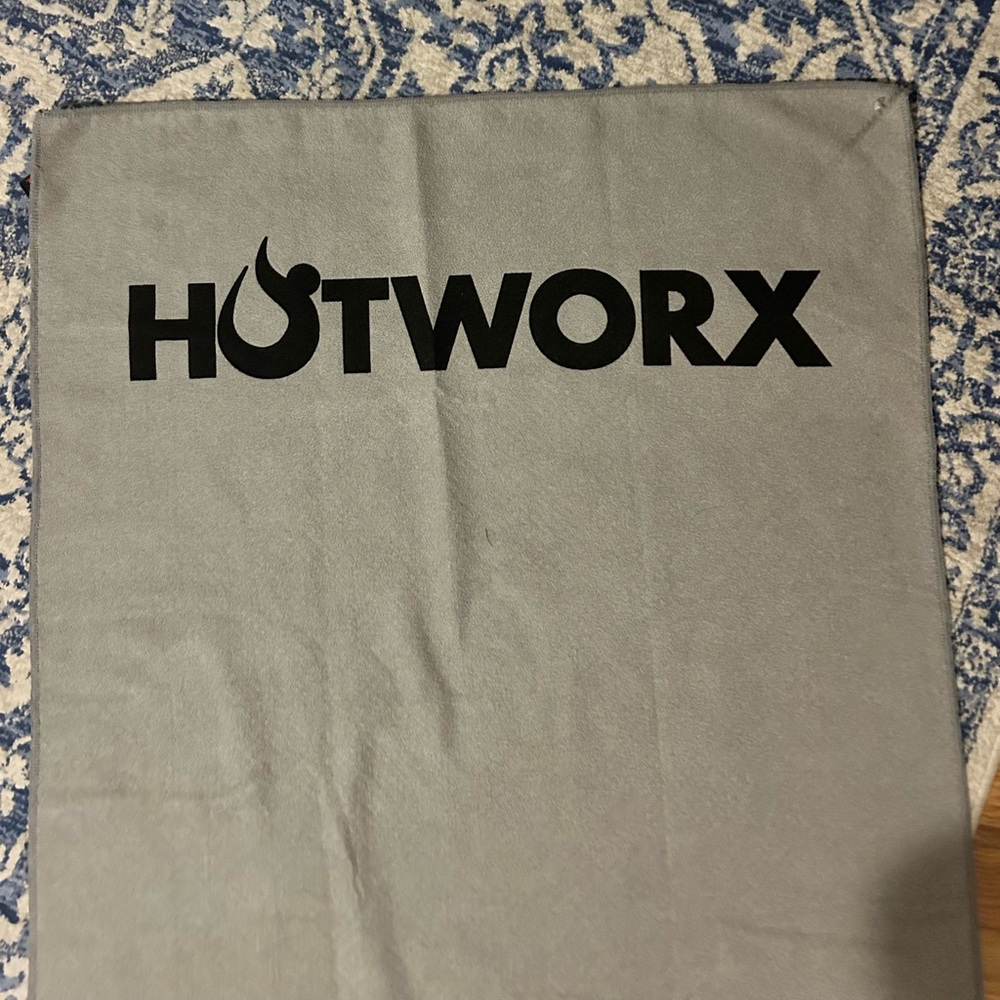 Hotworx towel - used twice - in great condition